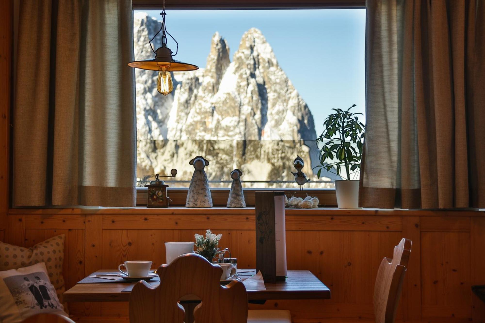 Berghotel Zorzi Альпе-ді-Сьюзі Екстер'єр фото